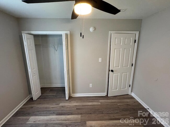 Photo - 320 Hamilton Dr NE