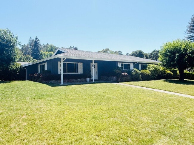 Building Photo - Corner lot 4-bedroom, 3-bathroom, 2,100 sq. ft. ranch-style home.  Great Location!