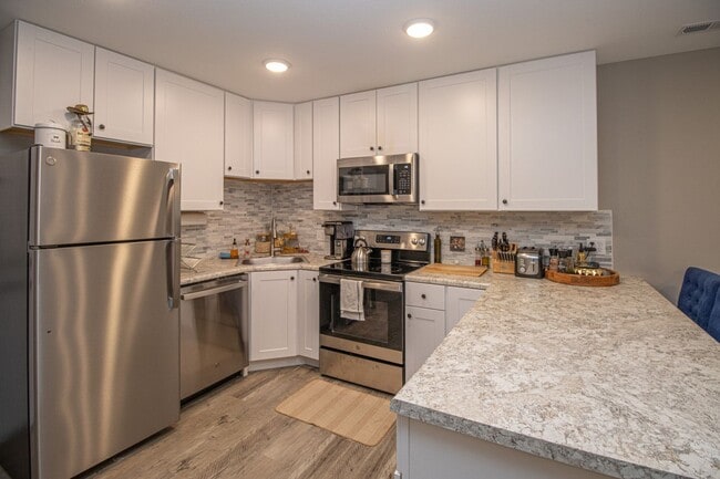 Photo - 301 Sanford Ave Unit Front Building