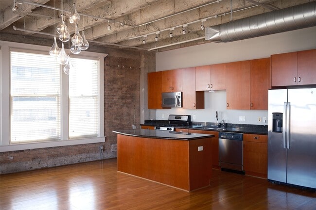 Building Photo - 201 Main St Unit 6G