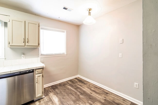 Photo - 614 Beauregard Rd