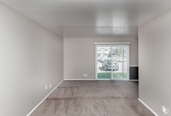 2BR, 1BA - 774 SF