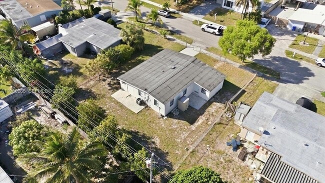 Photo - 1400 NE 43rd Ct