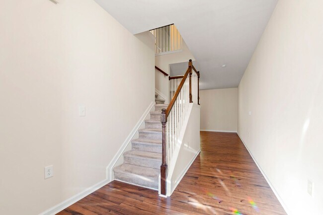 Photo - Elegant Townhome Near Southpoint Mall!