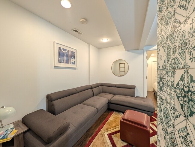 Photo - 2324 W Monroe St
