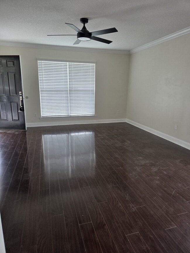 Photo - 1110 Creekside Cir