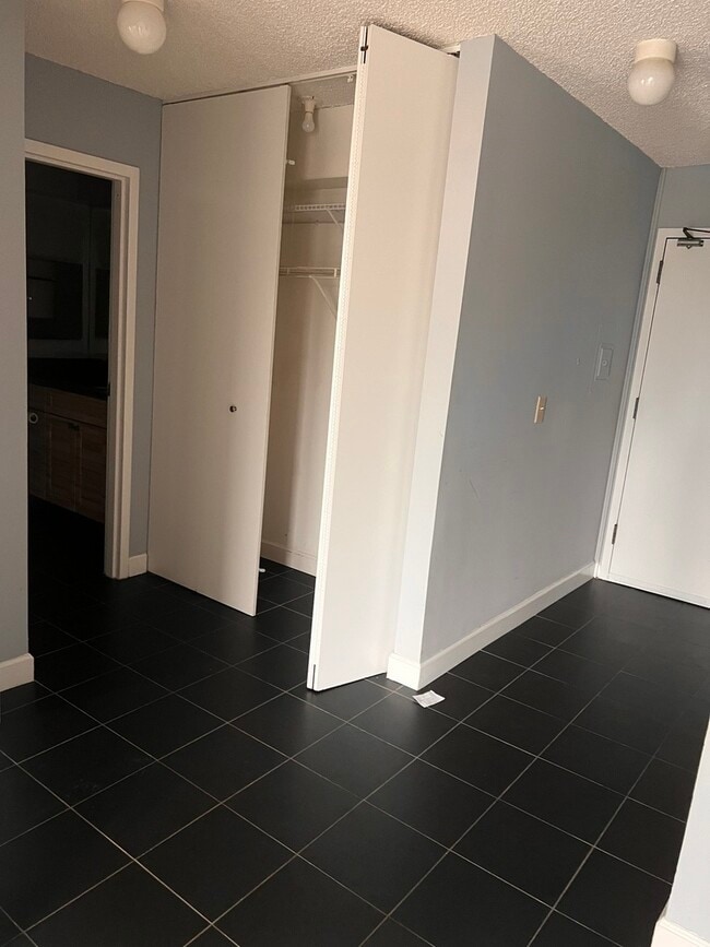 Building Photo - 200 N Dearborn St Unit 4408