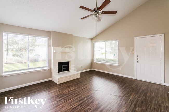 Photo - 10810 Lakewood Oaks Dr