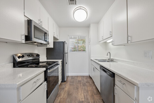 Sierra Peak 2BR, 2BA - 1,032SF - Kitchen