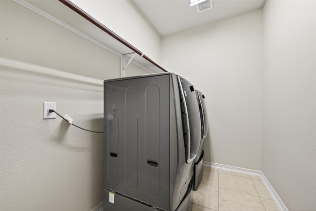 Building Photo - 5215 Field Briar Ln