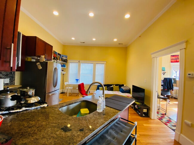 Building Photo - 156 Magazine St Unit 34M