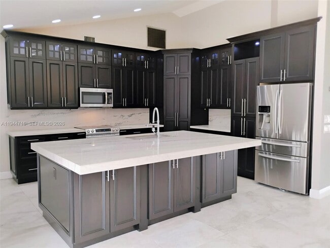 Building Photo - 9654 Sun Pointe Dr