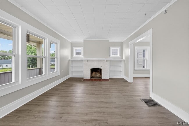 Photo - 111 Maplehurst Ave