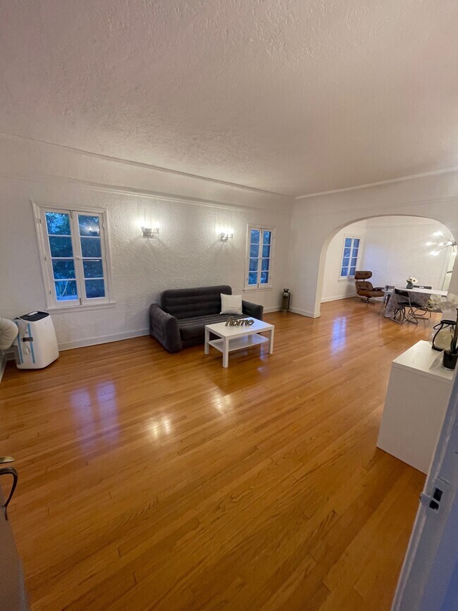 Photo - 130 N Croft Ave Unit 3