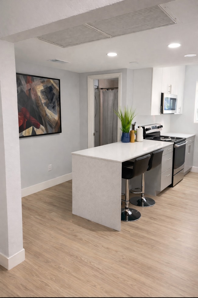 Photo - 3915 N Meridian Ave Unit 203