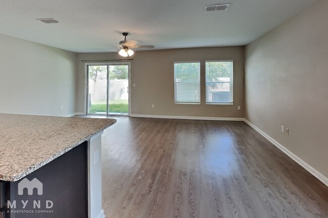 Photo - 752 Henley Ct