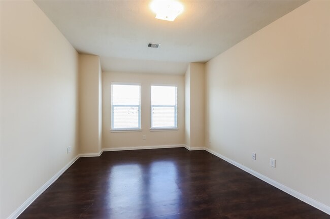 Photo - 2203 Barnack Ct