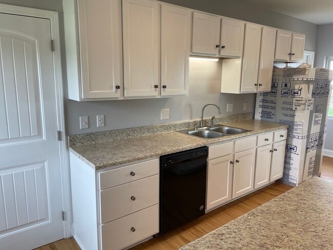 Photo - 3 BED, 3 FULL BATH HOME LOCATED IN DENTON!