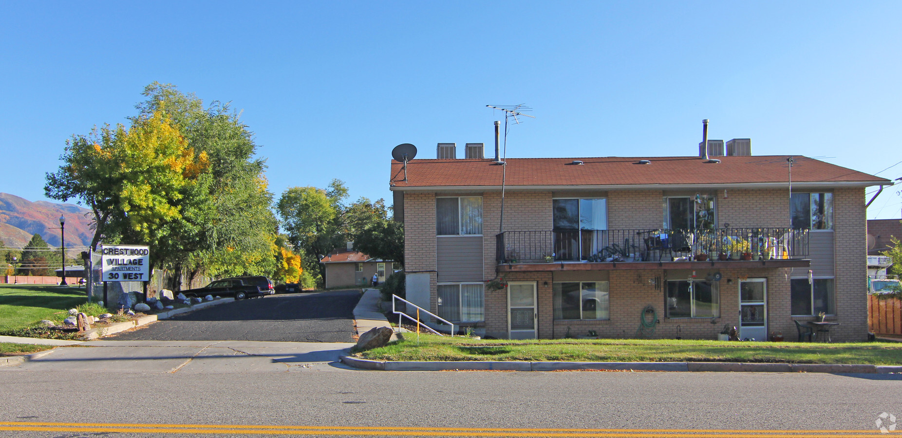 Crestwood Village - Crestwood Village Apartments