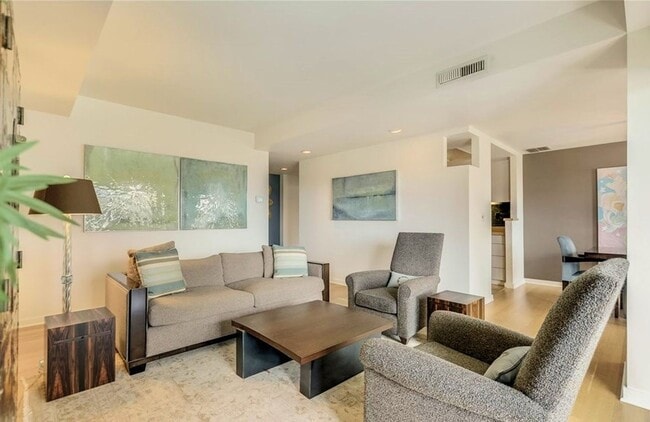 Photo - Spacious condo at the iconic Watermark Towers
