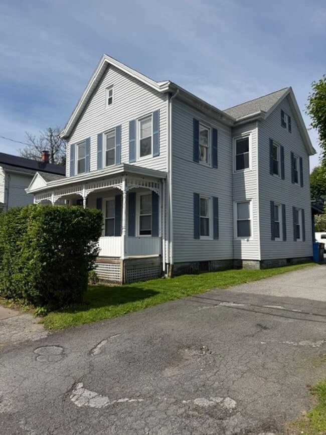 Building Photo - 13 2nd Ave Unit 13-2 2nd Ave.