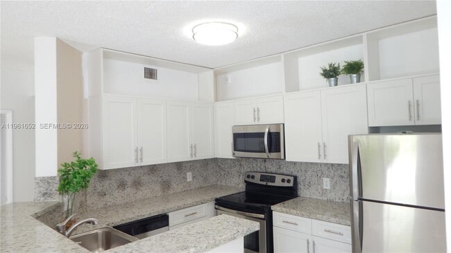 Building Photo - 19877 E Country Club Dr Unit 3104