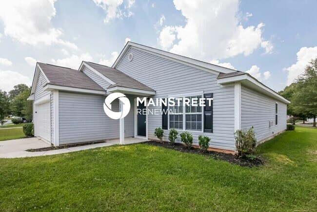 Photo - 3 Bedroom Pet-Friendly Home in Charlotte, NC with Main Street Renewal