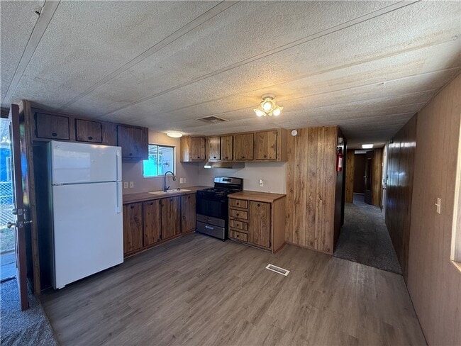 Photo - 2840 E Leroy Ave