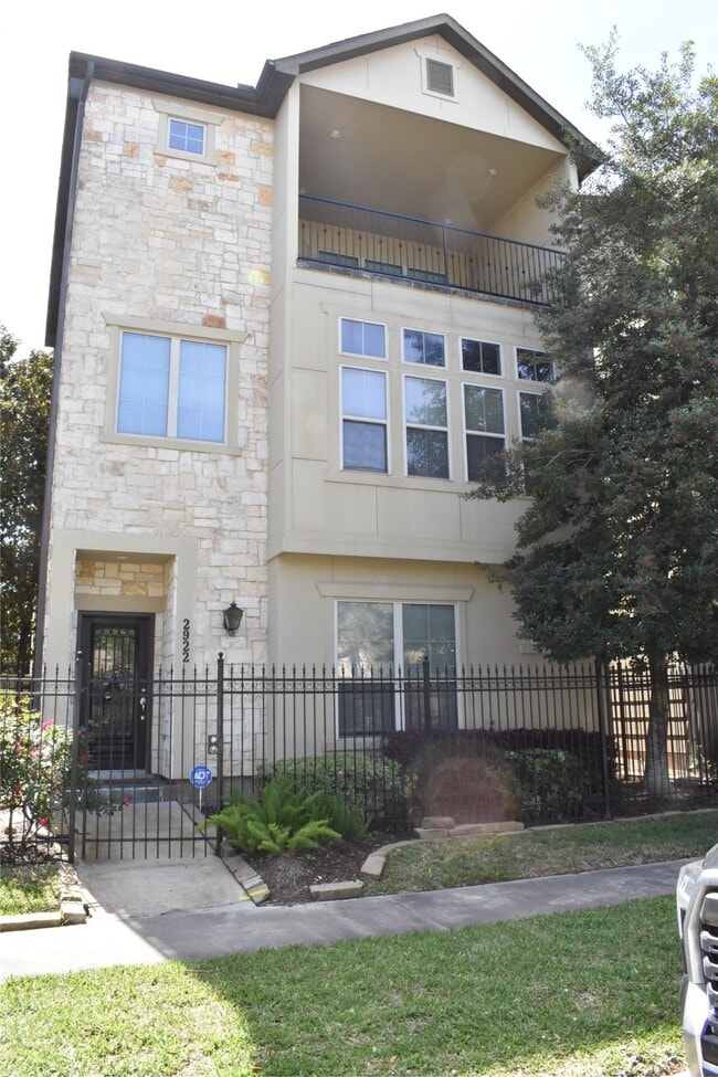 Photo - 2922 Leeland St