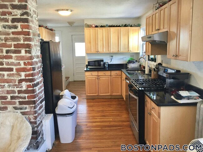 Photo - 185 Hillside St