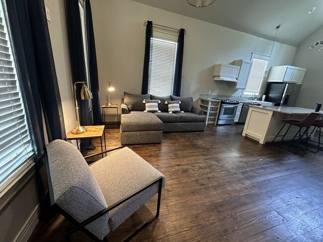 Photo - 2 bedroom HOUSE on the edge of Baylor's campus!