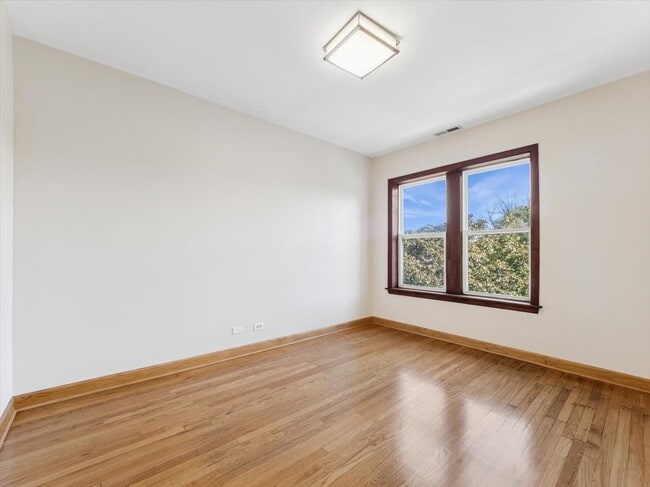 Photo - 4720 N Springfield Ave Unit 3