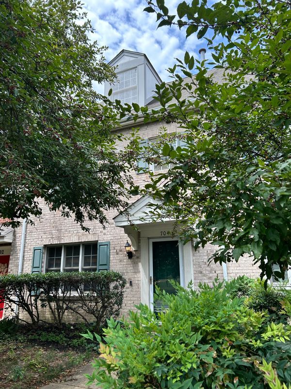 704 Mt Vernon Ave