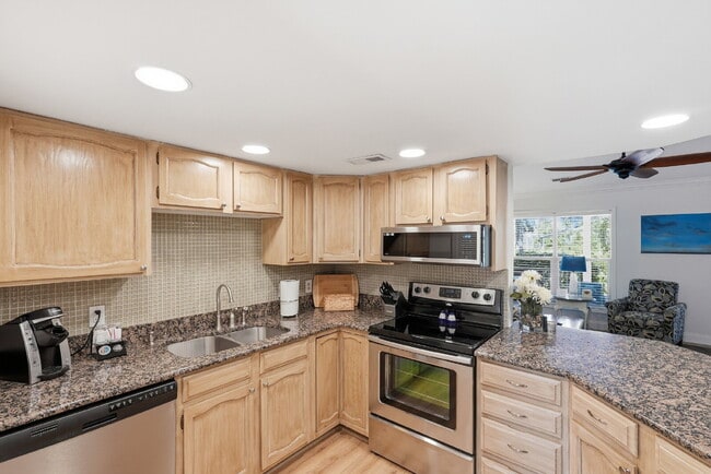 Photo - "Coastal Comfort Awaits: Spacious 2-Bed, 2-Bath Furnished Condo in Shipyard on Hilton Head Island!" Unidad 19