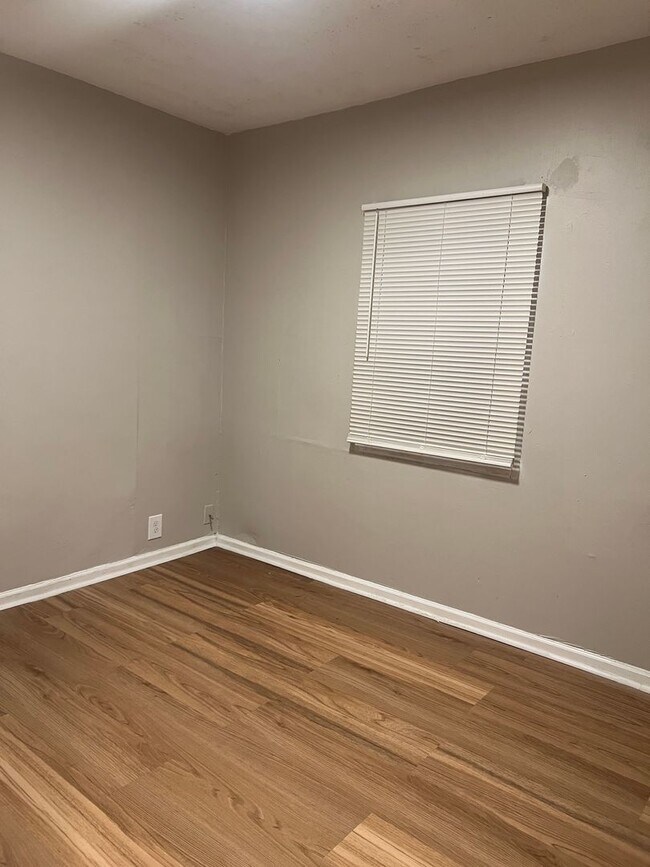 Photo - 1468 W 32nd St Unit 1470 W 32nd St