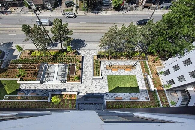 Photo - Dufferin Crossing