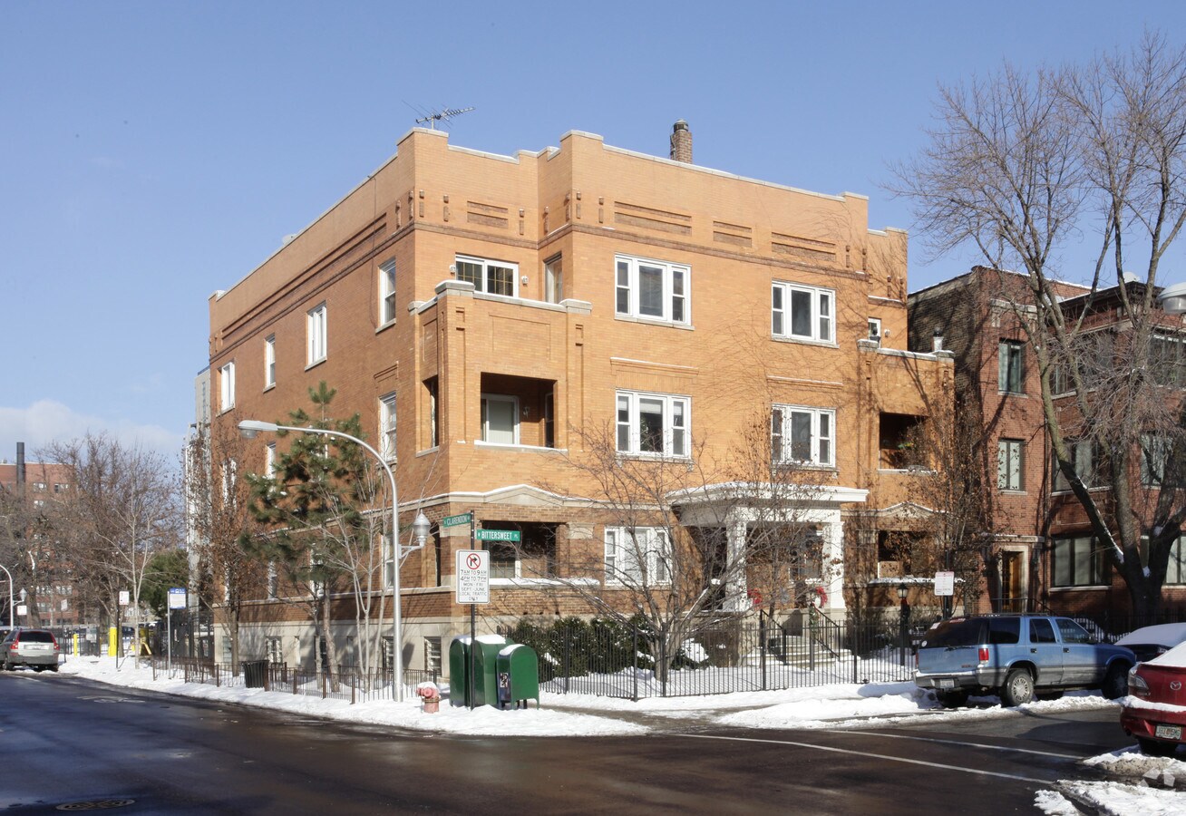 Photo - 754-756 W Bittersweet Pl Apartments