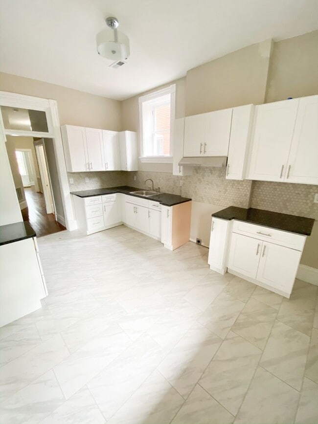 Photo - Fully Remodeled 2 bed 1 bath, just steps from Cherokee