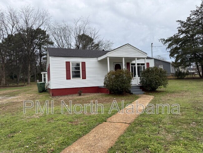 Photo - 1021 Fairway Dr NW