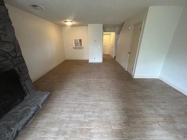 Building Photo - Two Bedroom Townhome in St Andrews Unit 51