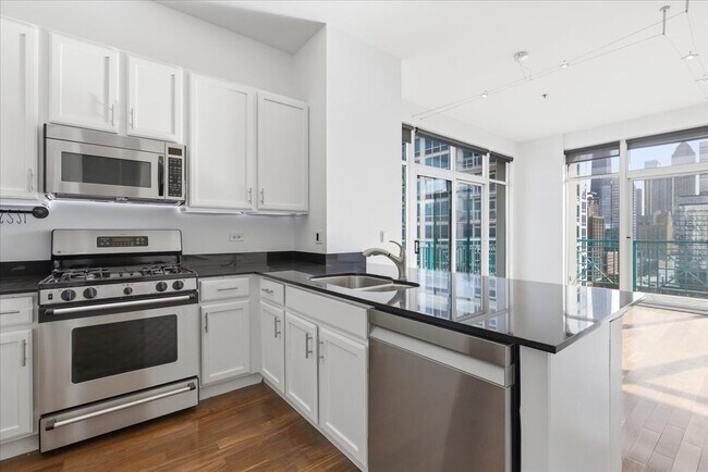 Photo - 340 W Superior St Unidad 1601