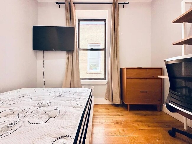 Building Photo - HDTV Room, Laundry, AC, 26 mins to Manhattan #510