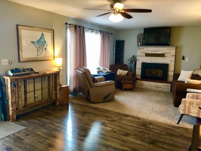 Photo - Delightful Sherwood Home!