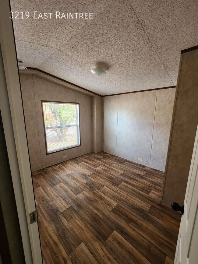 Photo - 3219 East Raintree-