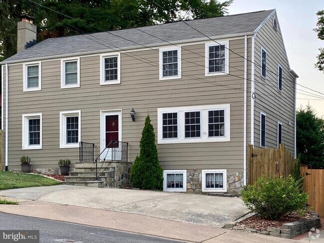 Building Photo - 6059 9th St N Rental