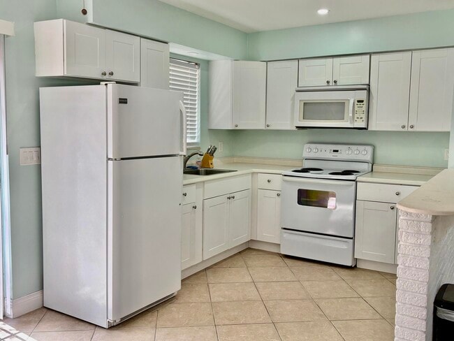 Photo - 720 SE 15th St Unit 1