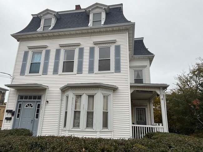 Building Photo - 127 Court St Unit 3