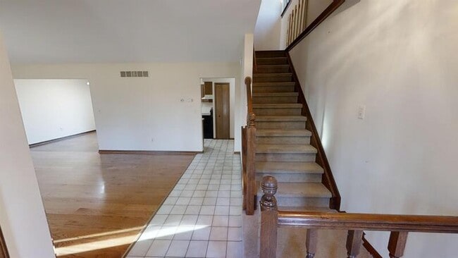 Photo - 2872 Elmwood Ave