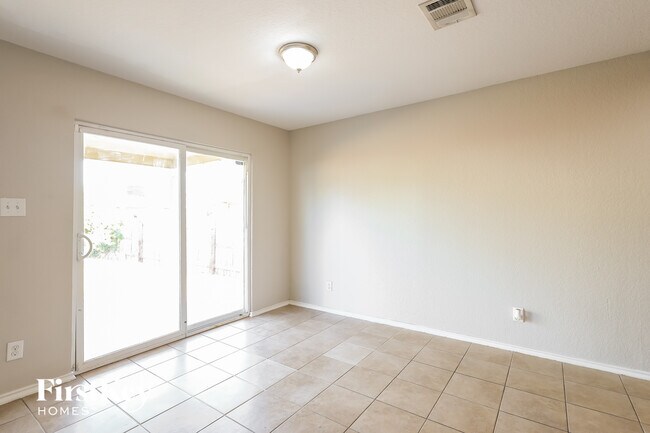 Photo - 1811 Buescher Path