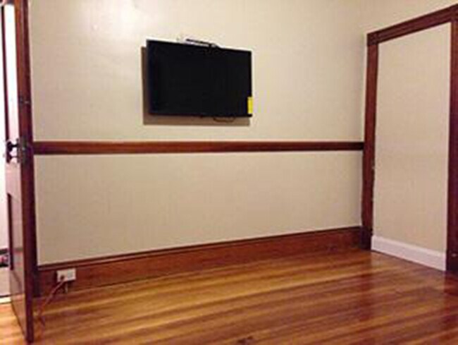 Building Photo - 141 Cottage St